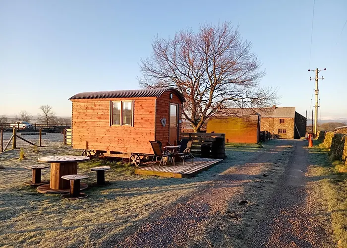 Sunny Mount Shepherd\'S Hut