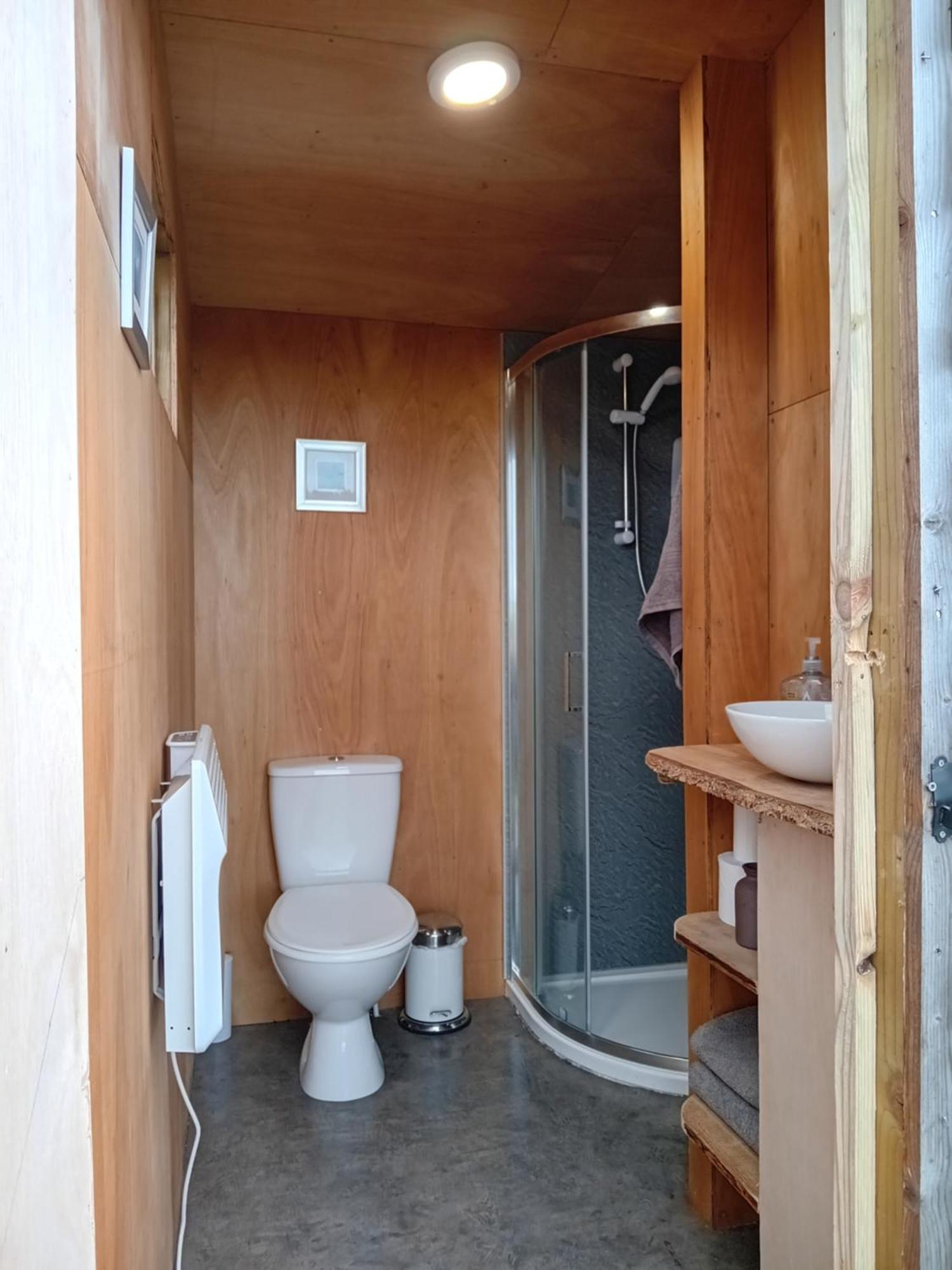 Sunny Mount Shepherd's Hut * Long Marton